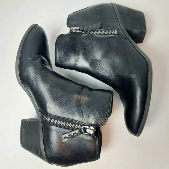 FRYE Judith Ankle Booties Black Leather 7 - Picture 2 of 16